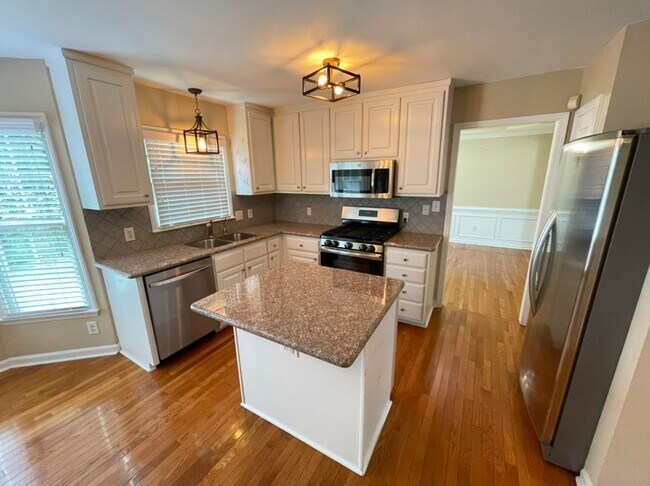 Building Photo - Elegant 4 Bedroom Home in Heart of Cary