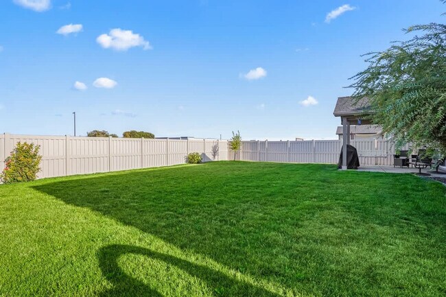 Building Photo - 218 Cliff Swallow Ave