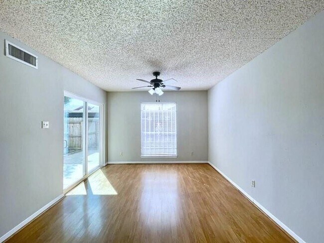 Building Photo - 9242 Westwood Village Dr