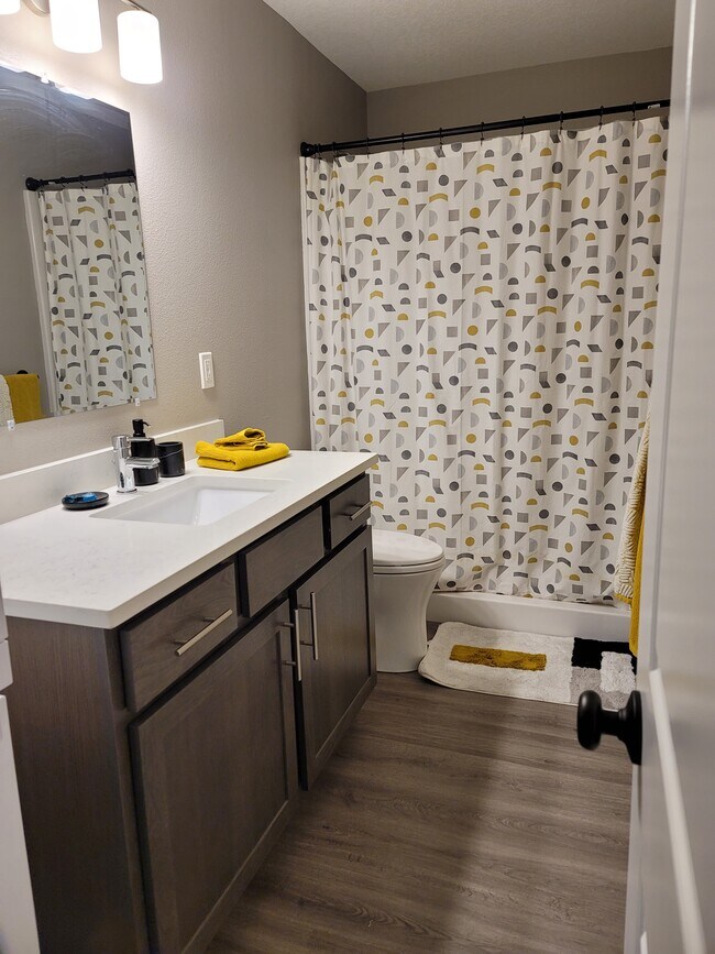 Building Photo - 6640 N Amherst St