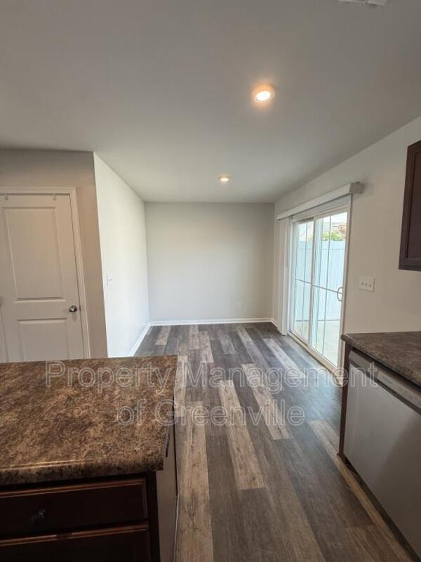 Building Photo - 103 Fernside Ct