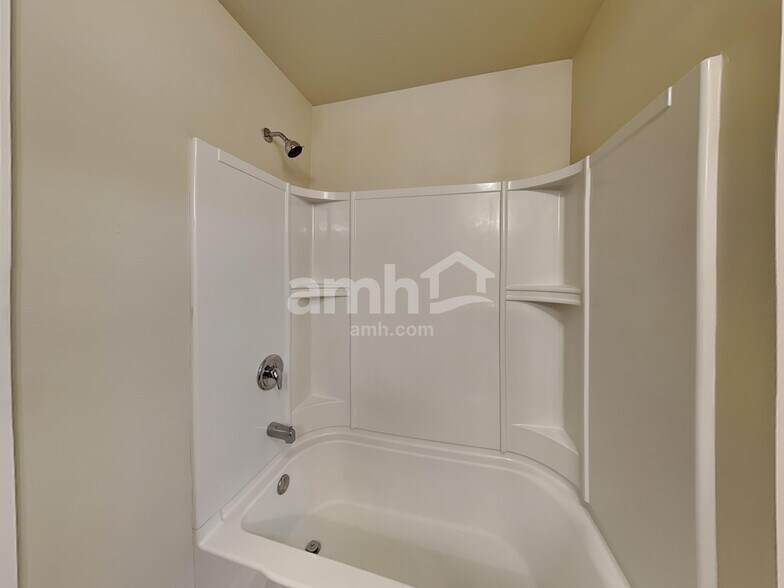 Building Photo - 3525 Mica Cir SE