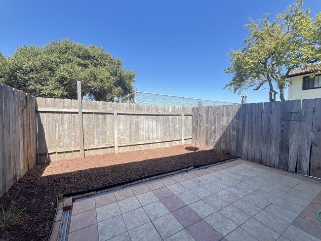 Building Photo - Newly renovated Townhome Grove Heights 1.5...