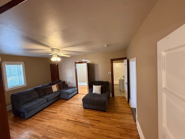 Building Photo - 3238 Mt Pleasant St