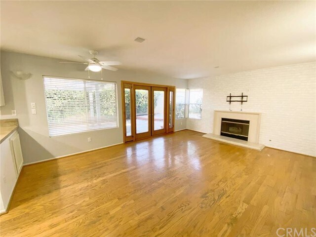 Building Photo - 5888 Thornhill Dr
