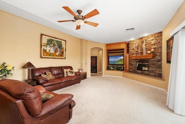 Building Photo - BEAUTIFUL 4BR/3BA home in SINGING HILLS VI...