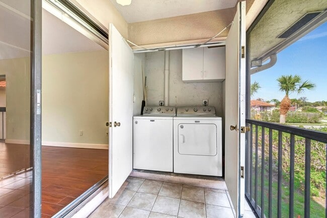 Building Photo - 351 Club Cir