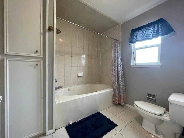 Building Photo - 15714 Mill Point Dr