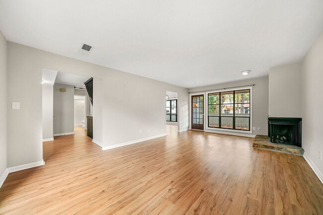 Building Photo - 670 Highland Ct