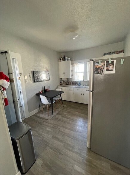 Building Photo - 1208 S Lincoln St