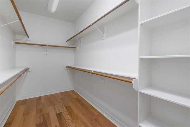 Building Photo - 6714 Montclair Dr