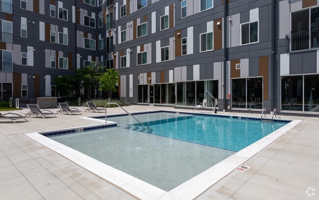 Building Photo - Center West