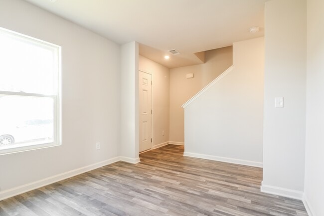 Building Photo - 662 Tacoma Trl