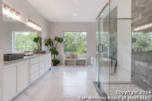 Building Photo - 10111 Ivory Canyon