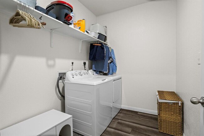 Building Photo - 121 Rubrum Rd