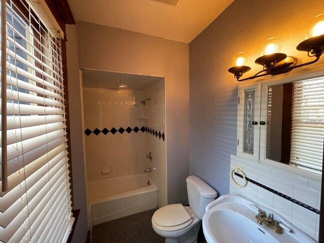 Building Photo - 3 bed 1 bath, country character and historic charm, Large shop, upstairs bonus room ,lots of uniq...