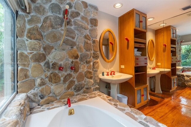 Building Photo - 3670 Avocado Ave