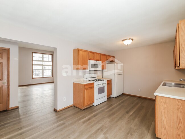 Building Photo - 3042 Bauer Dr