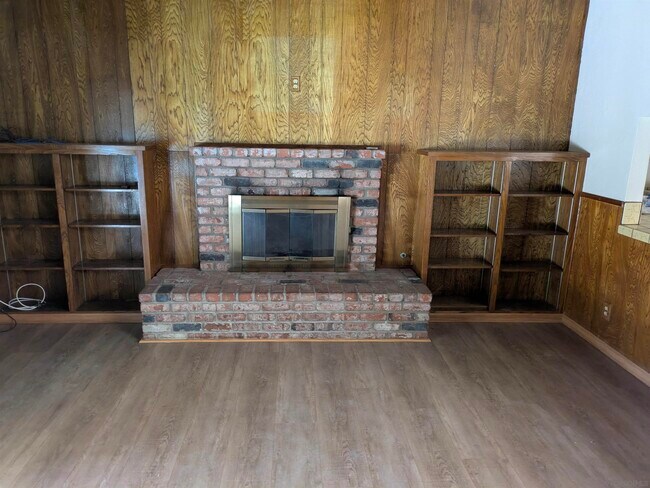 Building Photo - 1510 Sunrise Dr