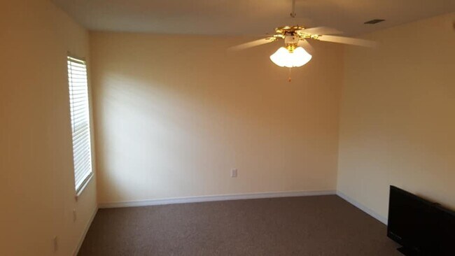 Building Photo - 3-Bed 2-Bath Brick Home located in the Heart of Foley