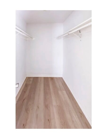 Building Photo - 200 Uhland Rd