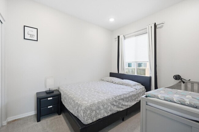 Building Photo - 997 S 150th Dr