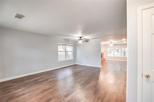 Building Photo - 1204 Mathias St