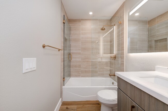 Building Photo - 8860 Villa La Jolla Dr