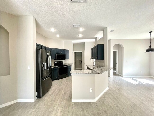 Building Photo - Gorgeous 3/2 Pool Home in Apopka's Parkside at Errol Estate!