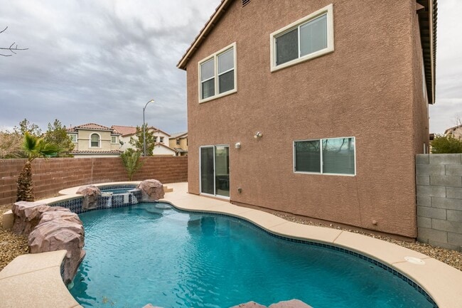 Building Photo - Beautiful Split-Level Home on Corner Lot with Pool and Spa!