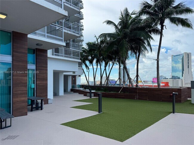 Building Photo - 350 S Miami Ave