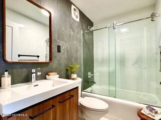 Building Photo - 122 Bodman Pl