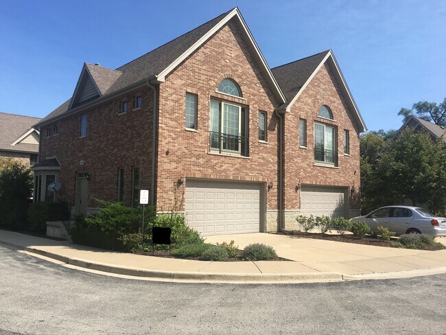 Building Photo - 1522 Stonegate Manor