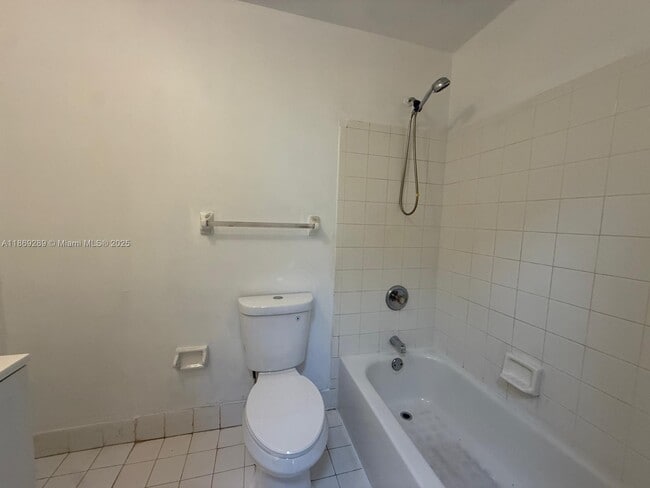 Building Photo - 1592 NW 7th Terrace