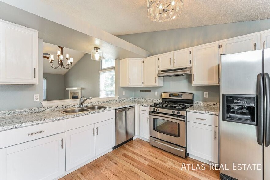 Building Photo - 6111 S Tabor St