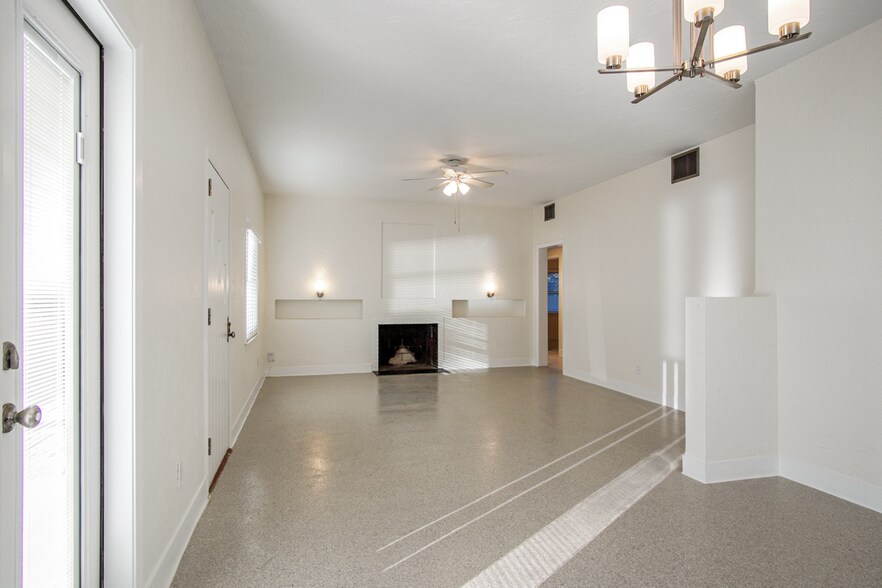 Building Photo - 1647 Lake Ella Dr