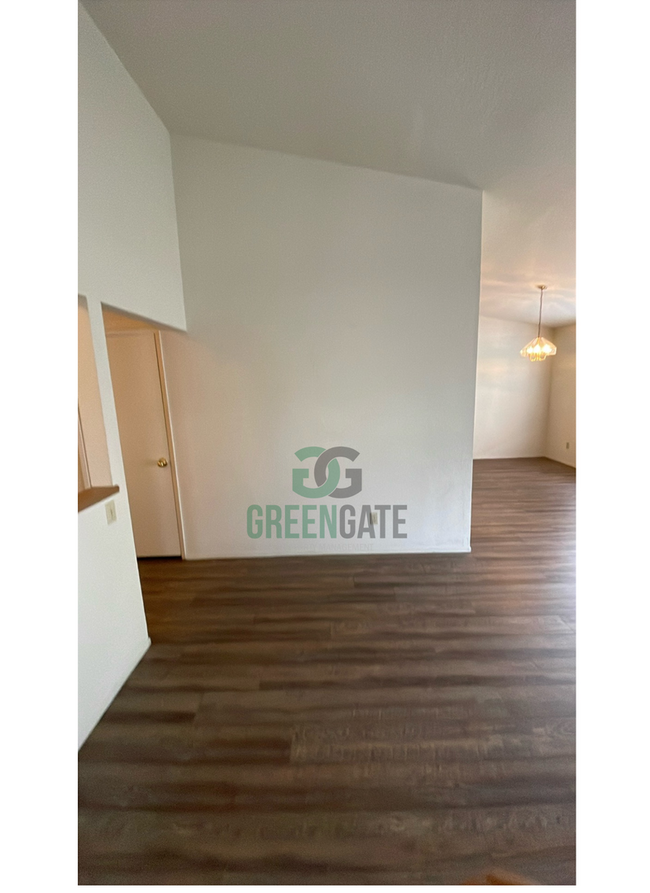 Building Photo - Gate Community 2 Bedroom Condo Availabilit...