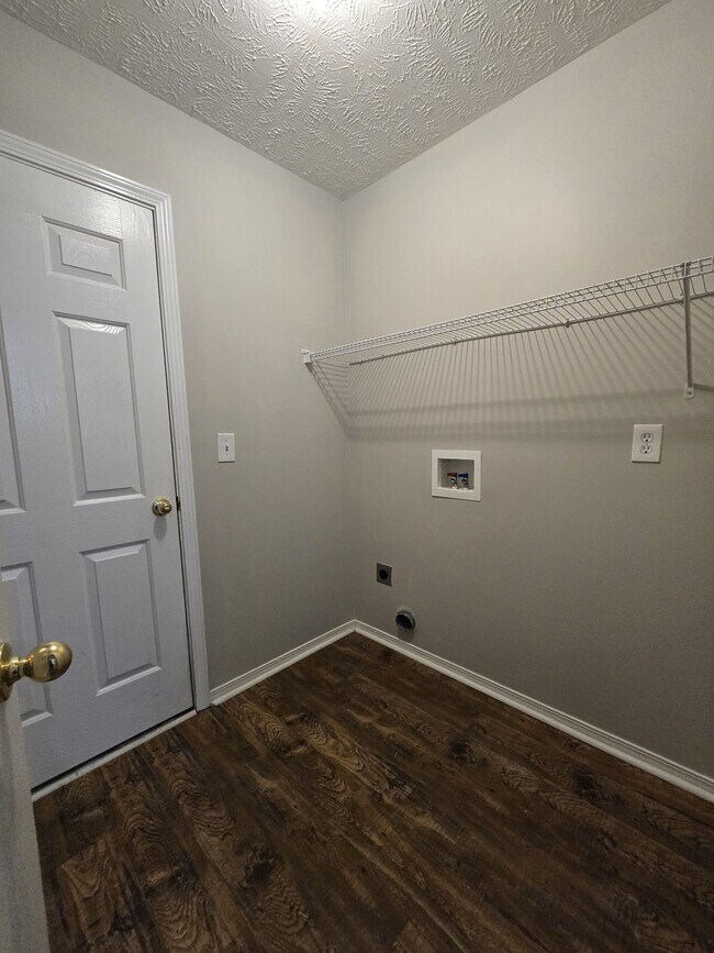 Building Photo - 4006 Randall Ln