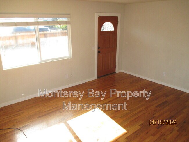 Building Photo - 1589 Soto St