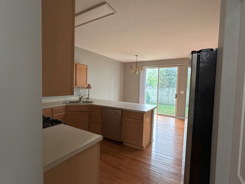 Building Photo - 707 Red Oak Ct