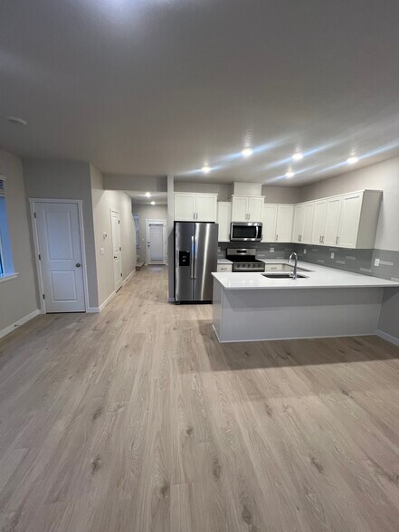 Building Photo - 6532 SE Nasha St