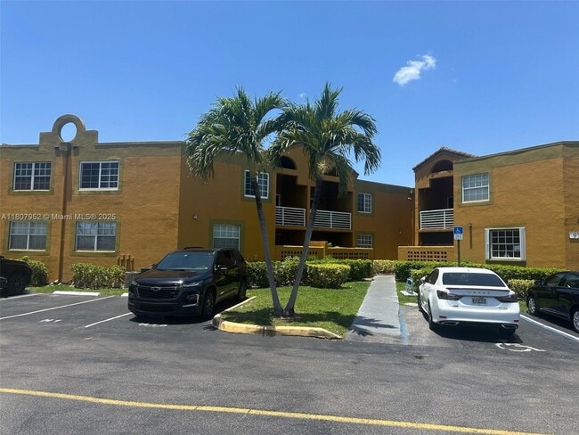 Building Photo - 9741 Fontainebleau Blvd
