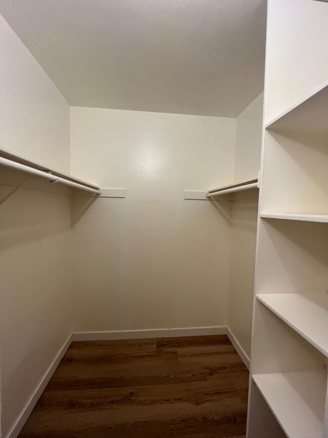 Building Photo - Irvine 2 bedroom with Upgrades