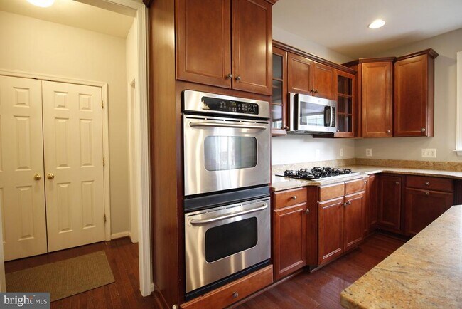 Building Photo - 5569 Jamisons Farm Dr