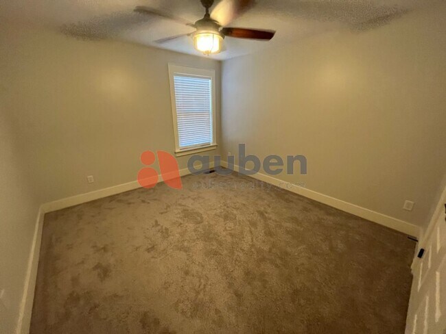 Building Photo - 7302 Klingler Ln