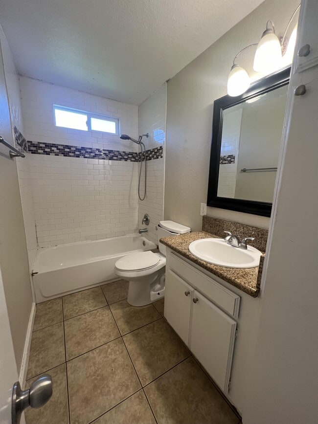 Building Photo - 851 33rd St