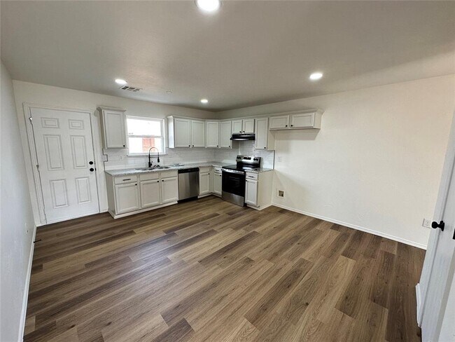 Building Photo - 4613 SE 78th St