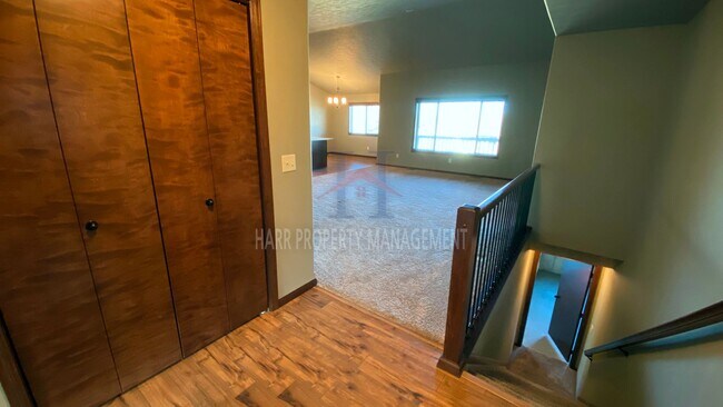 Building Photo - East Sioux Falls Twin Home
