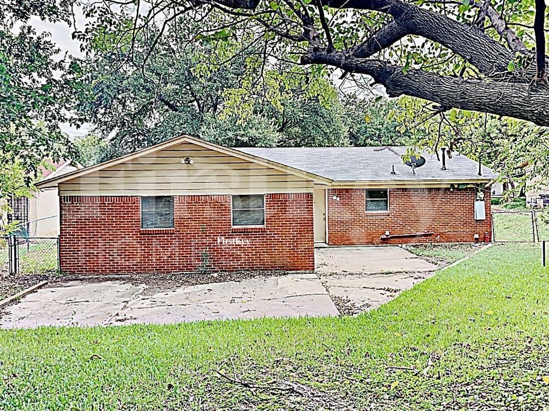 Building Photo - 4428 Sahara Pl