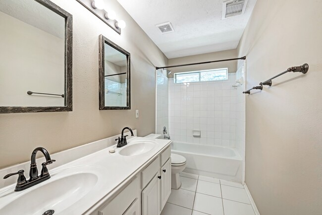 Building Photo - 135 W Russet Grove Cir